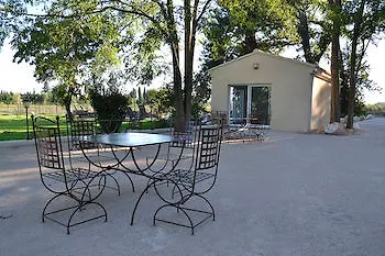 Mas Le 7 Bed & Breakfast Saint-Andiol